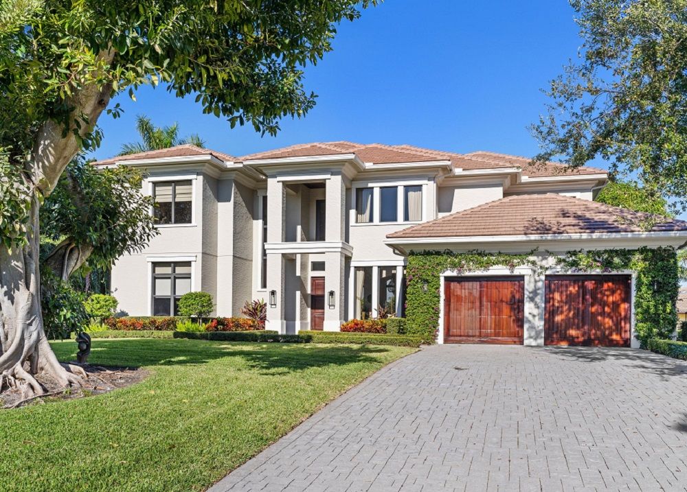 BEAUTIFUL WATERFRONT ESTATE