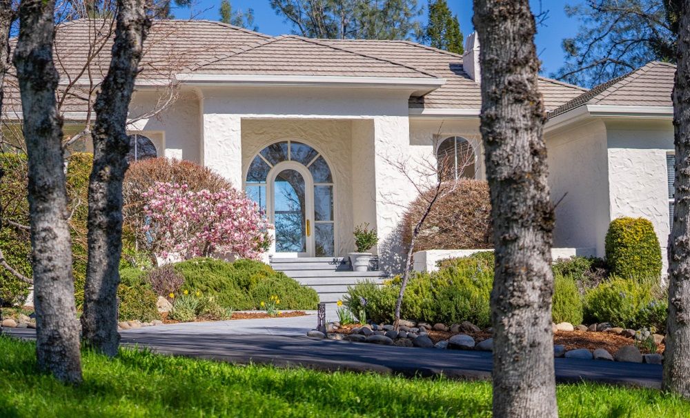 Prestigious Home With A View & Luxury Amenities