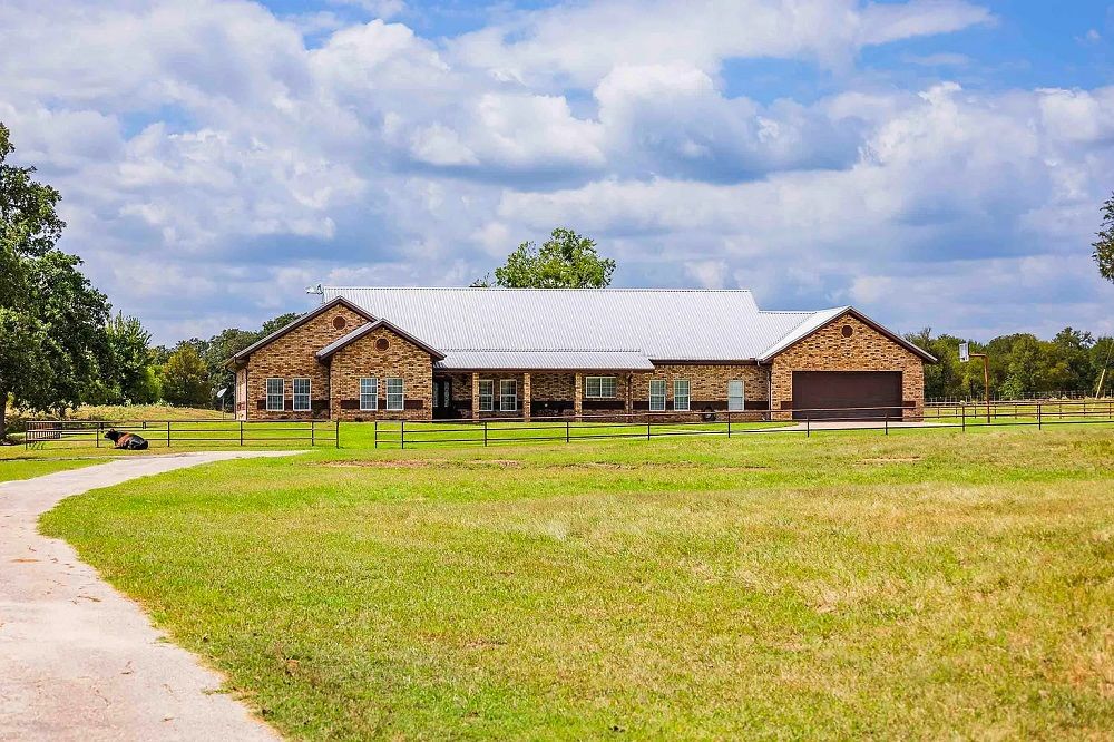 2776 S Hwy 77