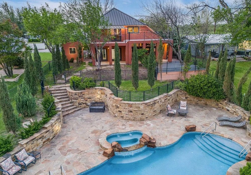 2450 River Oaks Drive