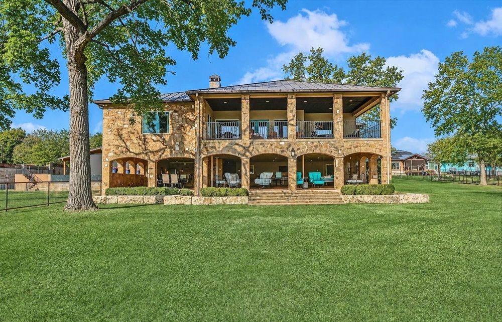 Private Lakefront Escape