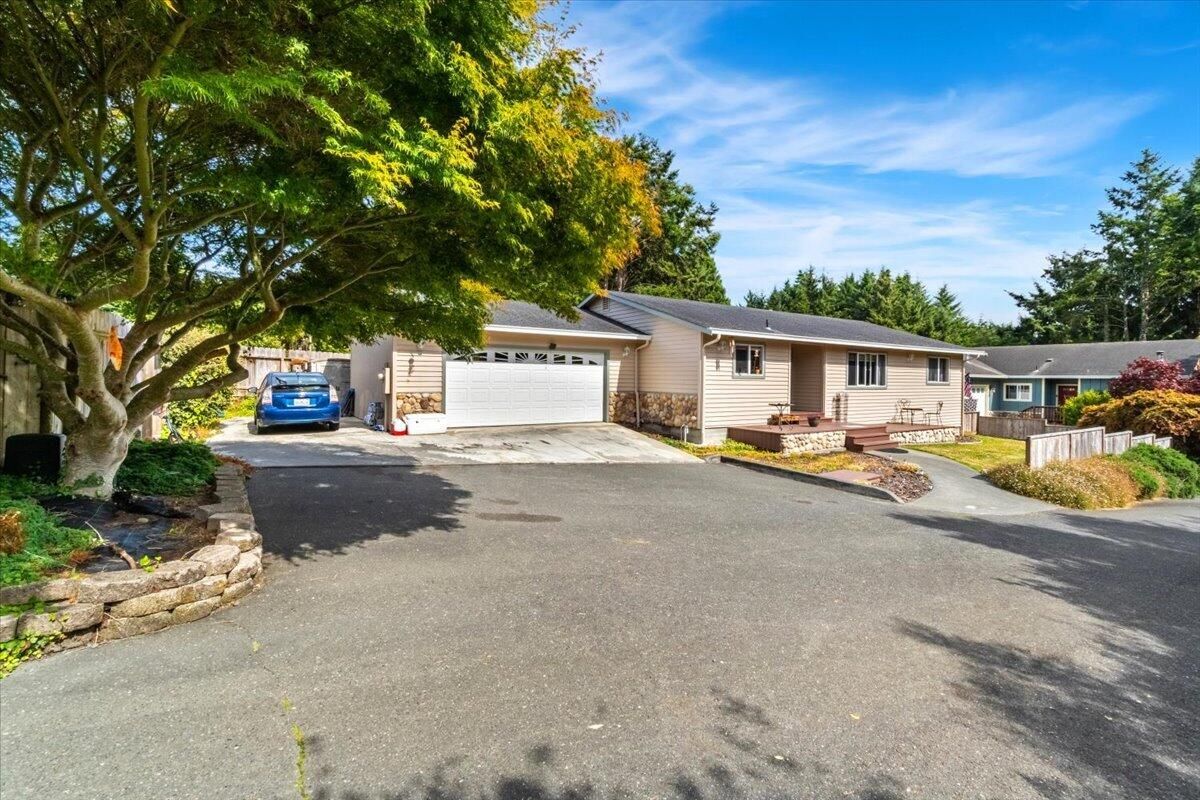 33 Logan Ln