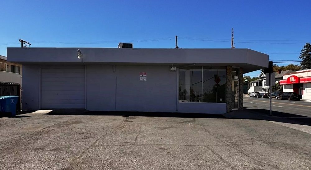 Busy Downtown Location!