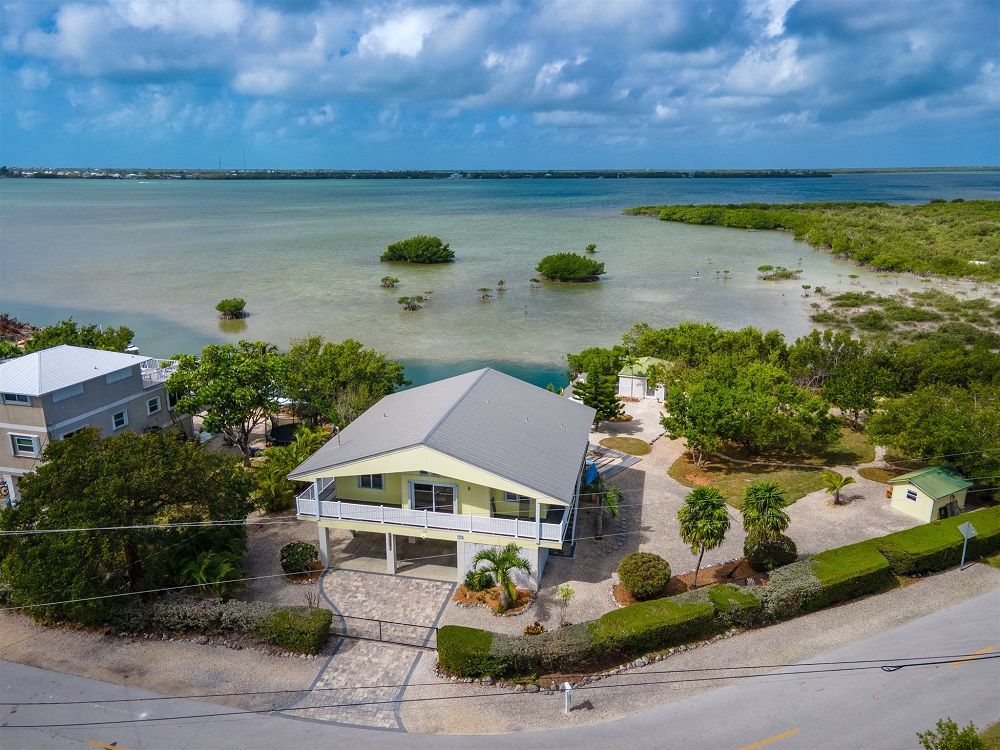 1232 W Shore Dr