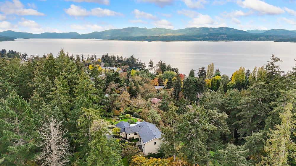 Secluded Deep Cove Retreat With Ocean Views