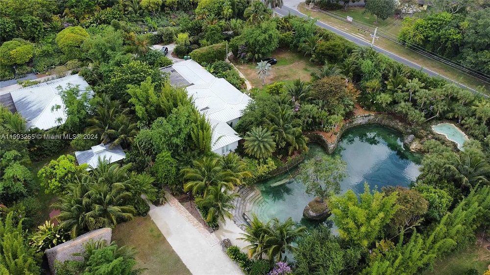 Tropical Redlands Retreat