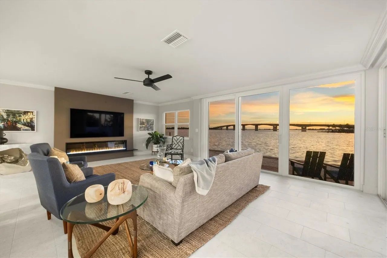 Waterfront Condominium Residence