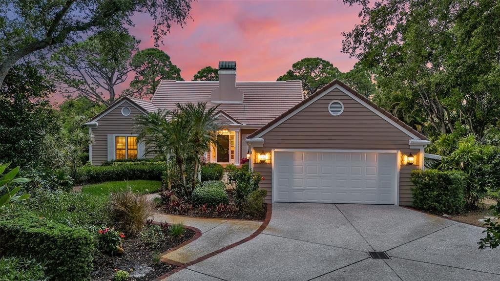 A Private Estate On An Expansive Double Lot