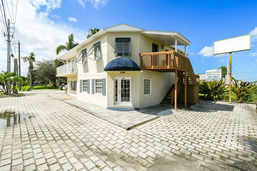 Premier Mixed Use Building In Palm City