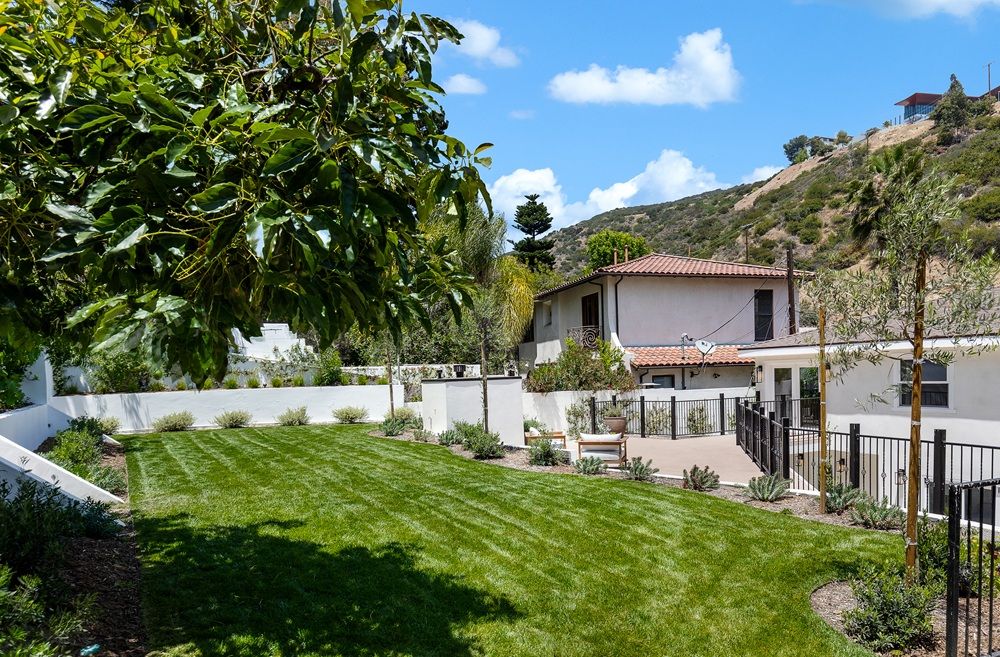 1475 N Bundy Drive