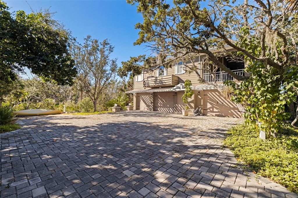 2000 Bayview Dr