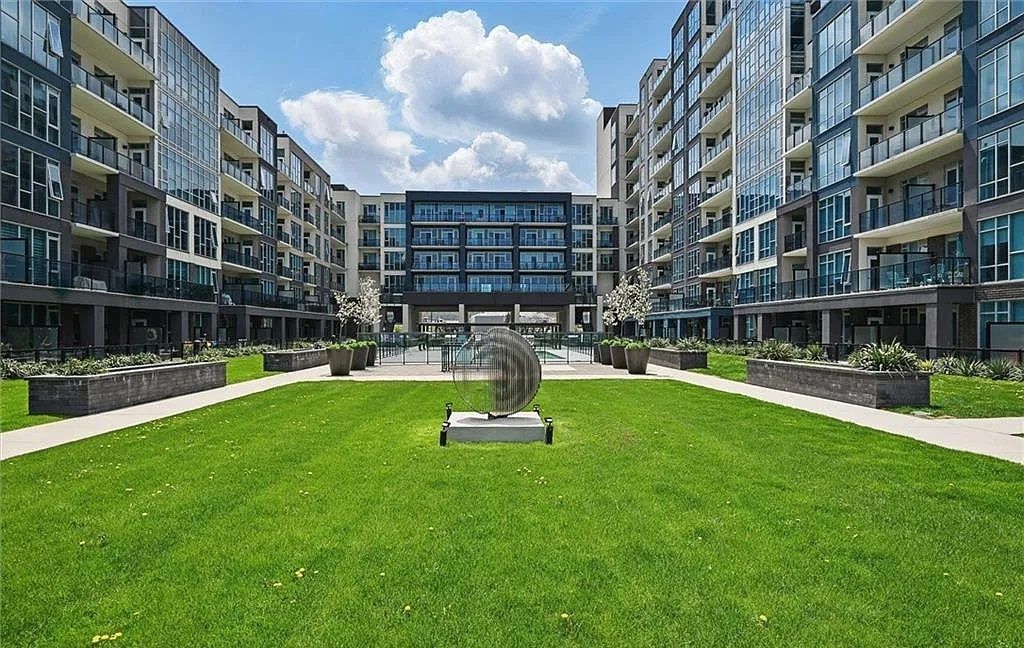 16 Concord Pl #201