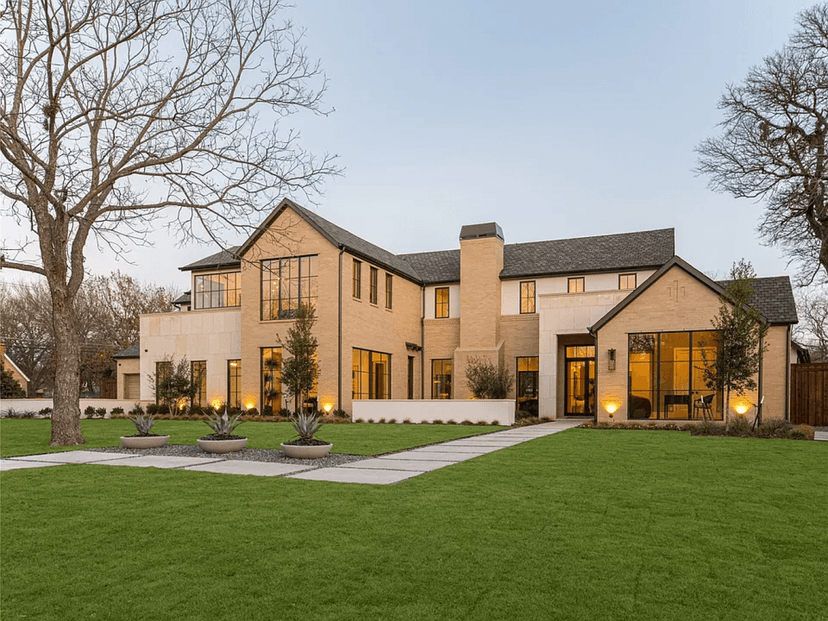 8566 Forest Hills