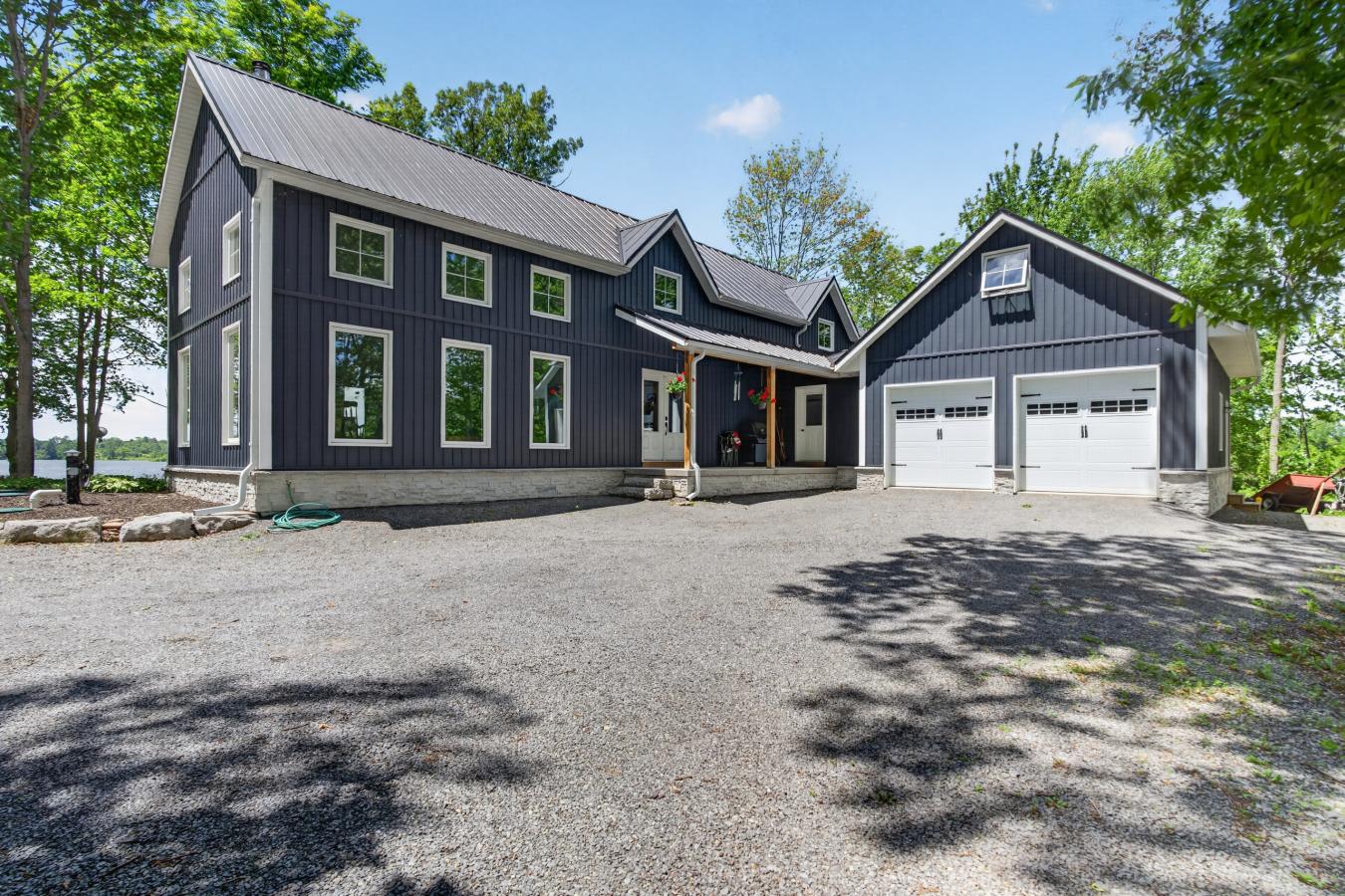 Rare waterfront sanctuary - Milburn Bay (Dog Lake)