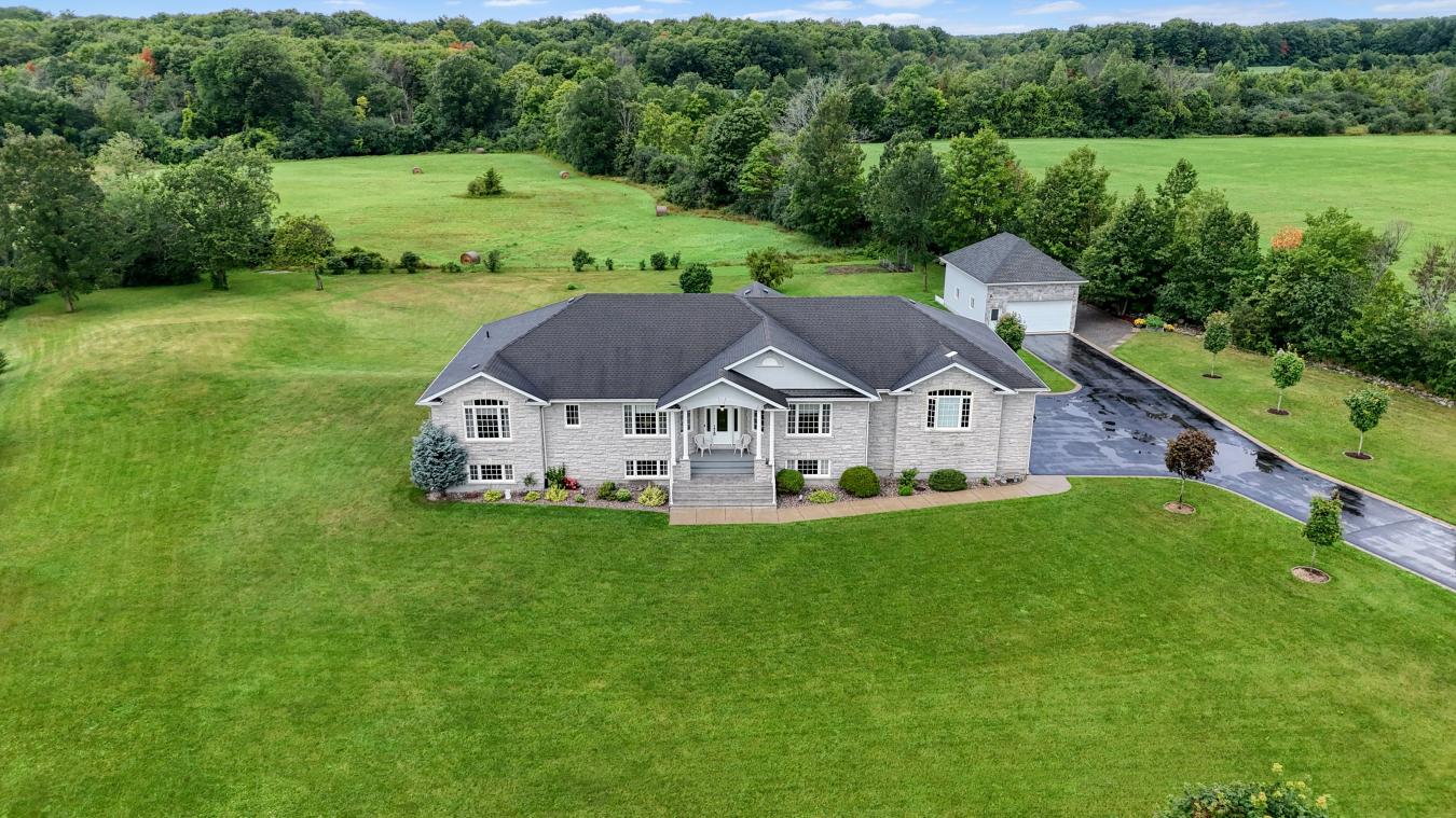 Beautiful 2-acre property in South Frontenac